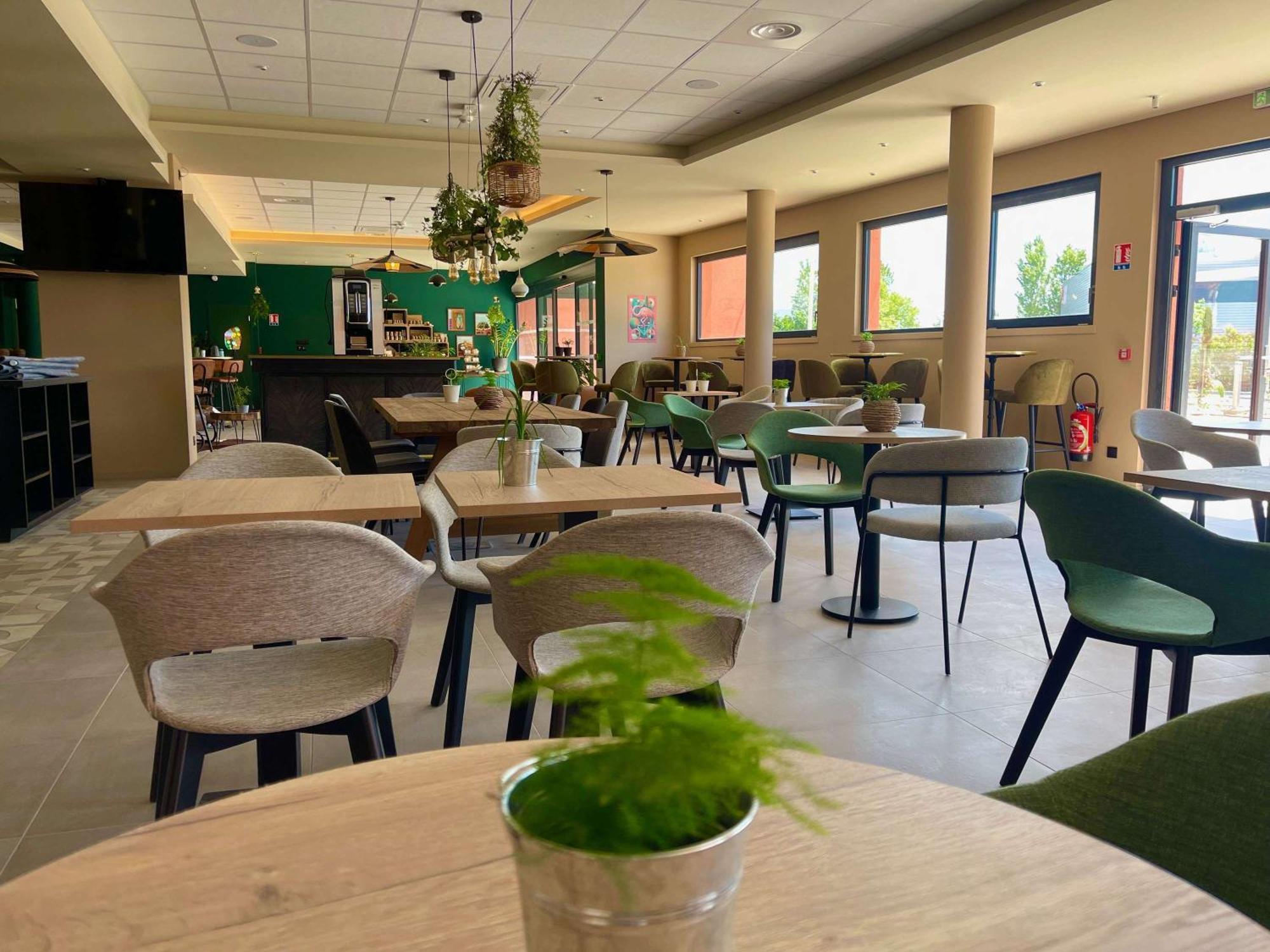 Aparthotel Adagio Access Porte De Camargue Saint-Martin-de-Crau Eksteriør billede
